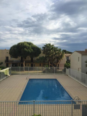 Appartement très proche naturiste, chic, piscine